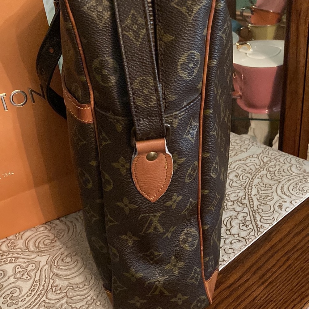Louis Vuitton EUC XL Monogram Danube GM Shoulder Bag with Monogram strap w/COA - Picture 7 of 17